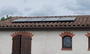 Pose de panneaux photovoltaïques à Pechbonnieu